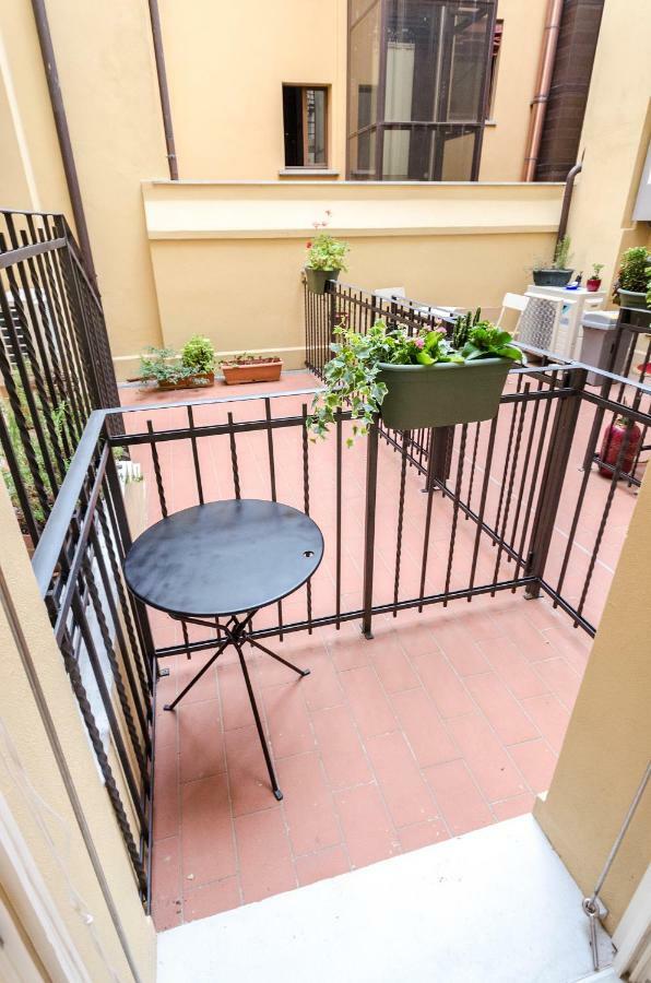 Colonna Home Bologna, Under The Two Towers Exterior photo